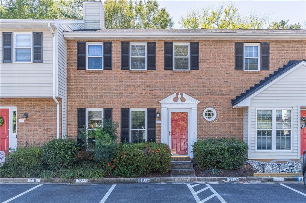2 bedroom, 3 bathroom, 1,242 sq ft townhouse for rent at 3235 Cape Circle, Alpharetta, GA 30009 for $2,150 a month — photo 1 of 38