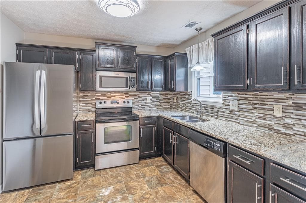 2 bedroom, 3 bathroom, 1,242 sq ft townhouse for rent at 3235 Cape Circle, Alpharetta, GA 30009 for $2,150 a month — photo 10