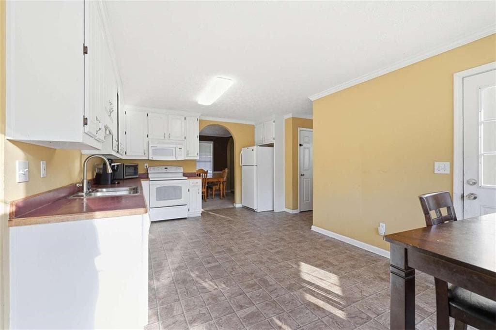 3 bedroom, 3 bathroom, 1,825 sq ft single family residence for sale at 3850 N Sharon Church Road, Loganville, GA 30052 — photo 4