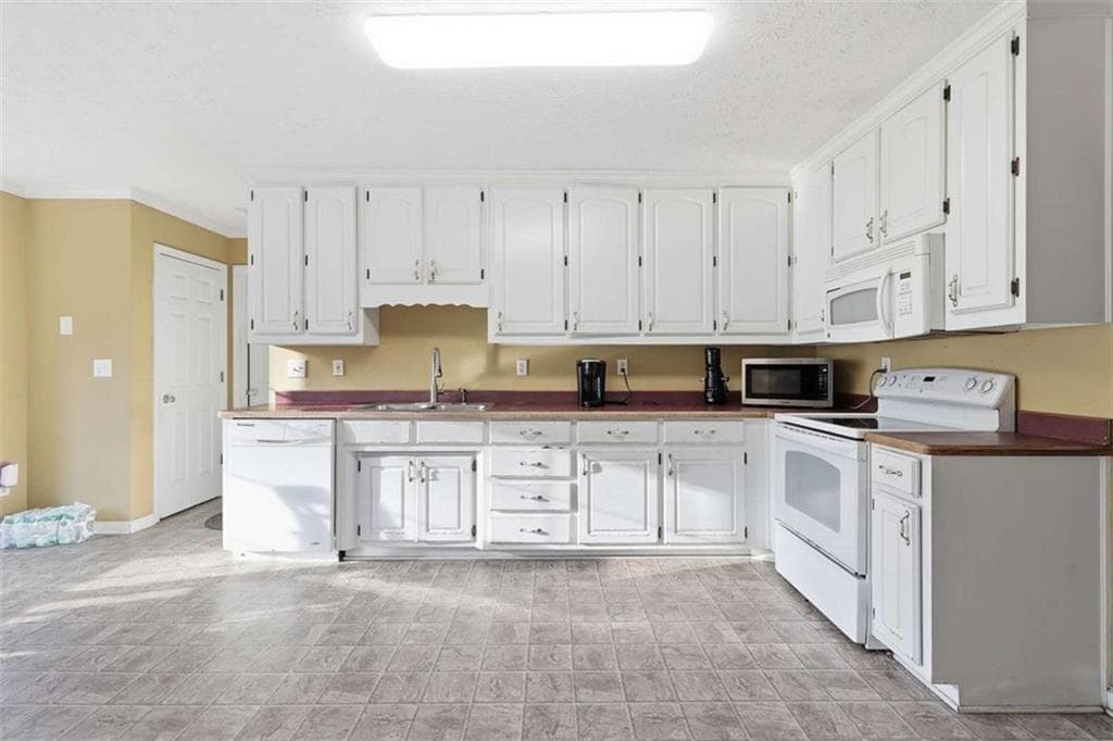 3 bedroom, 3 bathroom, 1,825 sq ft single family residence for sale at 3850 N Sharon Church Road, Loganville, GA 30052 — photo 5