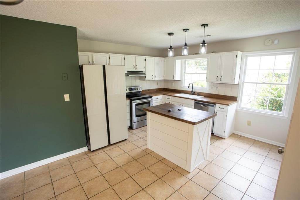 3 bedroom, 2 bathroom, 2,140 sq ft single family residence for rent at 4960 Shipp Road, Powder Springs, GA 30127 for $1,950 a month — photo 3