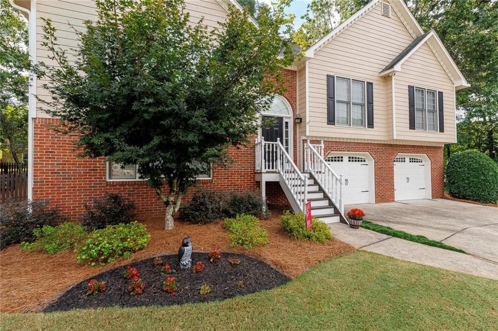 5 bedroom, 3 bathroom, 2,878 sq ft single family residence for sale at 253 Old Tassel Court, Woodstock, GA 30189 — photo 2