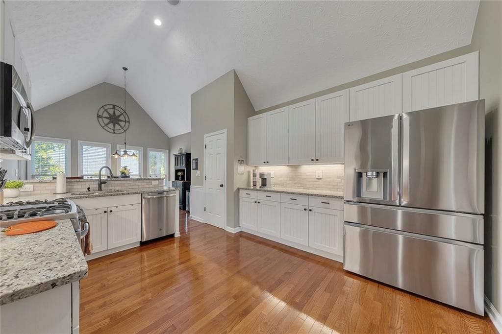 5 bedroom, 3 bathroom, 2,878 sq ft single family residence for sale at 253 Old Tassel Court, Woodstock, GA 30189 — photo 7