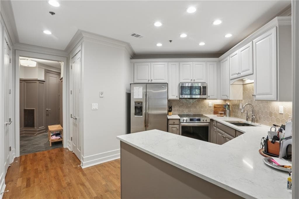 2 bedroom, 3 bathroom, 1,500 sq ft condominium for sale at 1717 N Decatur Road 221, Atlanta, GA 30307 — photo 8