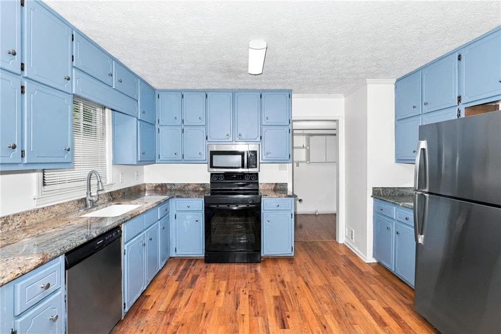 3 bedroom, 3 bathroom, 2,244 sq ft single family residence for rent at 594 Banks Road, Fayetteville, GA 30214 for $2,040 a month — photo 2