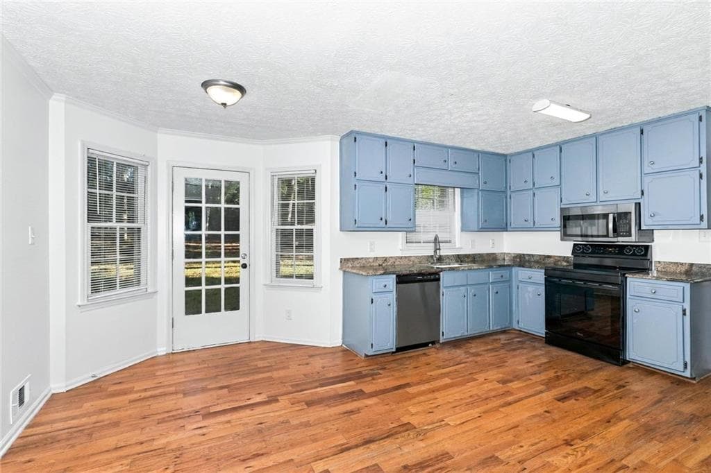 3 bedroom, 3 bathroom, 2,244 sq ft single family residence for rent at 594 Banks Road, Fayetteville, GA 30214 for $2,040 a month — photo 3