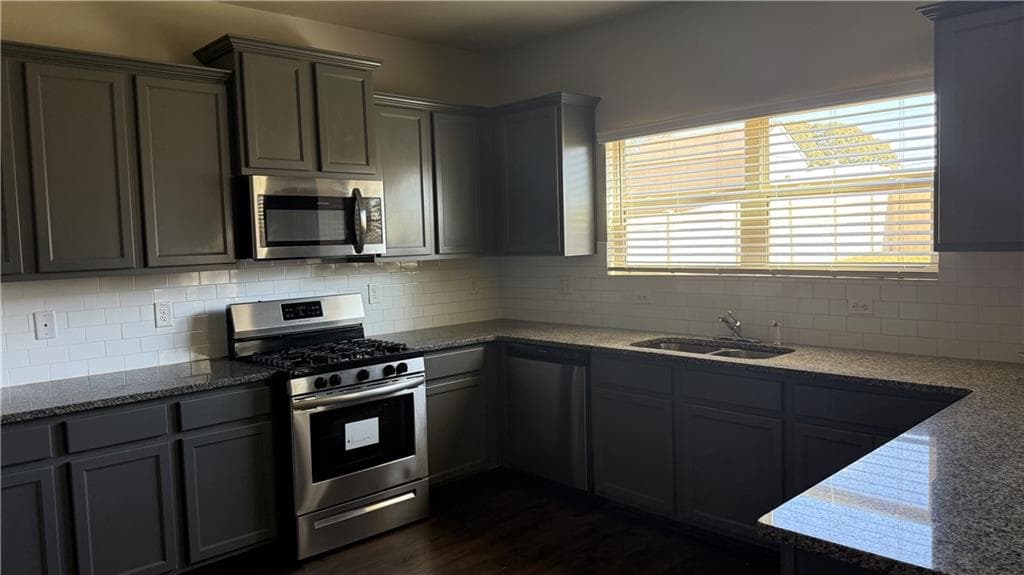 5 bedroom, 4 bathroom, 2,880 sq ft single family residence for rent at 505 Emporia Loop, Mcdonough, GA 30253 for $2,800 a month — photo 6