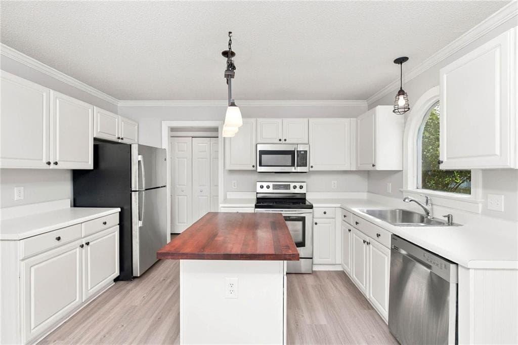 4 bedroom, 3 bathroom, 1,668 sq ft single family residence for rent at 160 Thomas Crossing Drive, Newnan, GA 30265 for $2,145 a month — photo 3