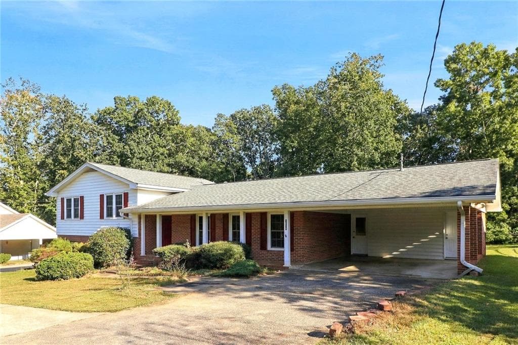 3 bedroom, 2 bathroom, 1,939 sq ft single family residence for rent at 5639 Stewart Mill Road, Douglasville, GA 30135 for $1,935 a month — photo 2