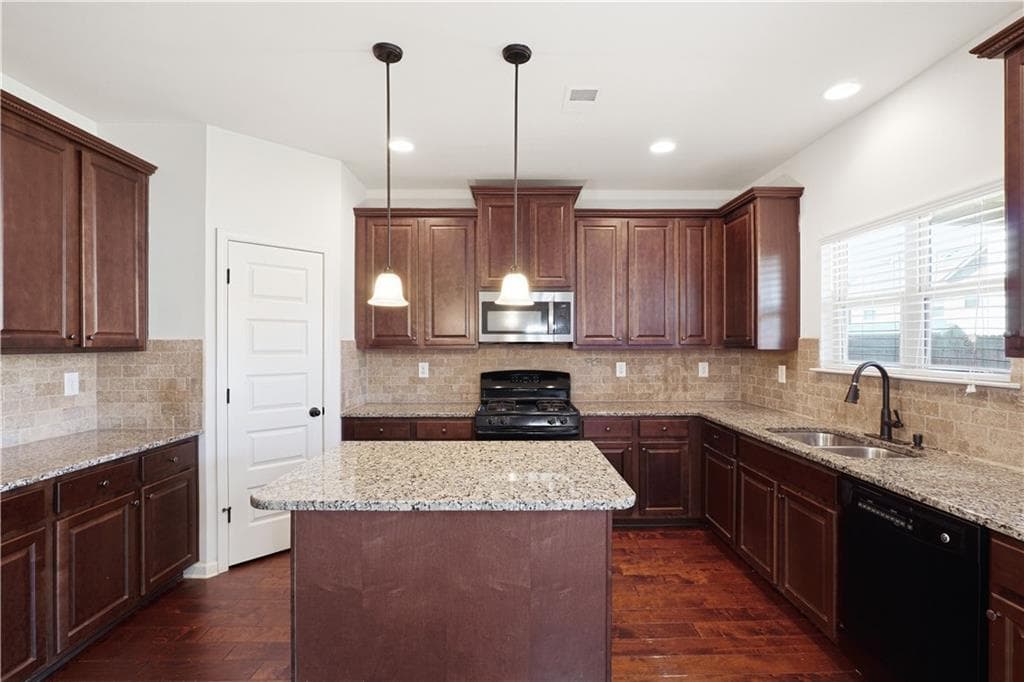 5 bedroom, 4 bathroom, 3,194 sq ft single family residence for sale at 1167 Sly Fox Run, Fairburn, GA 30213 — photo 2