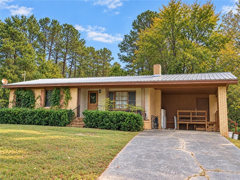 3 bedroom, 2 bathroom, 1,236 sq ft single family residence for sale at 1552 Lexington Highway, Elberton, GA 30635