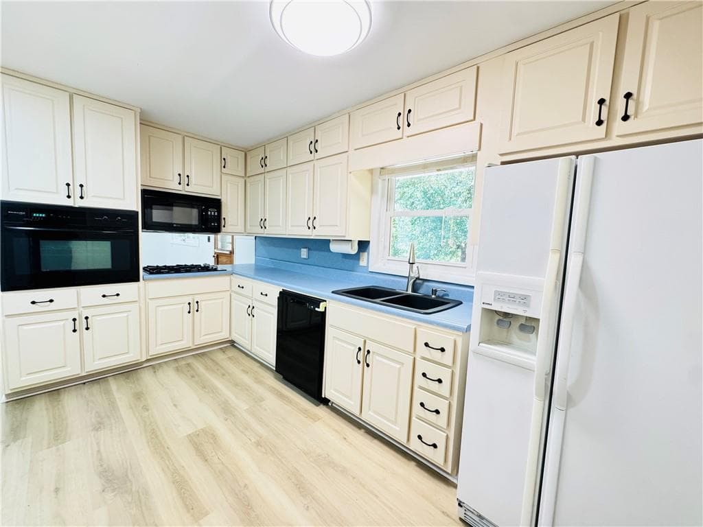 3 bedroom, 2 bathroom, 2,168 sq ft single family residence for rent at 4104 Cedar Knoll Drive, Tucker, GA 30084 for $2,250 a month — photo 8