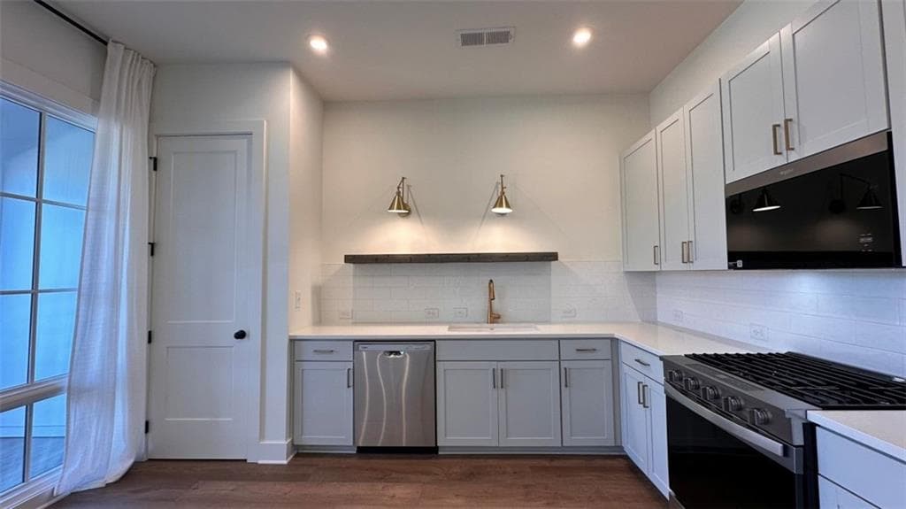 2 bedroom, 2 bathroom, 921 sq ft condominium for sale at 924 Hughley Circle 11, Atlanta, GA 30316 — photo 2