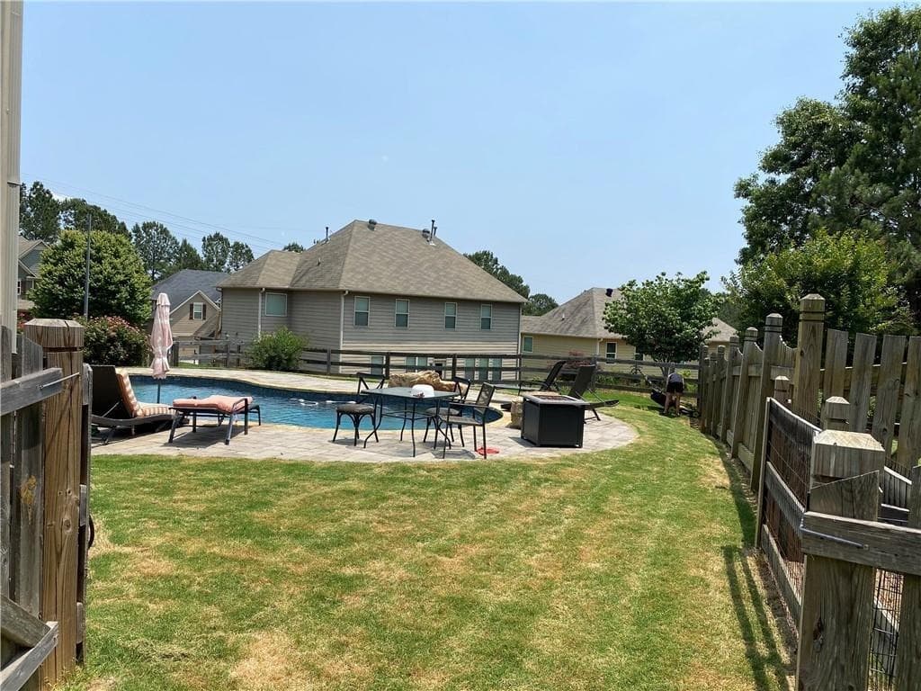4 bedroom, 3 bathroom, 2,434 sq ft single family residence for rent at 438 Fieldstone Lane, Dallas, GA 30132 for $3,300 a month — photo 2