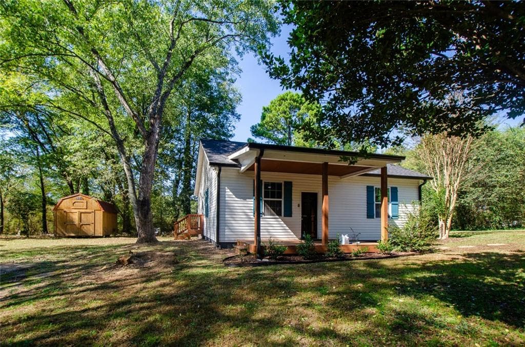 2 bedroom, 2 bathroom, 1,088 sq ft single family residence for sale at 19 Lakeview Drive, Cartersville, GA 30121