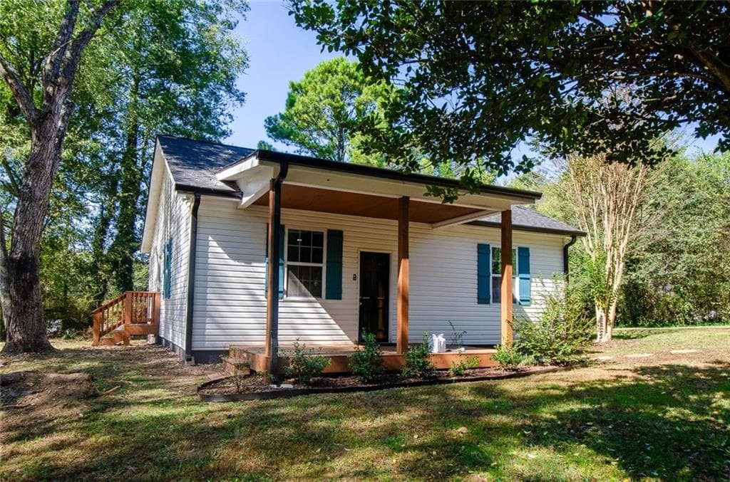 2 bedroom, 2 bathroom, 1,088 sq ft single family residence for sale at 19 Lakeview Drive, Cartersville, GA 30121 — photo 2