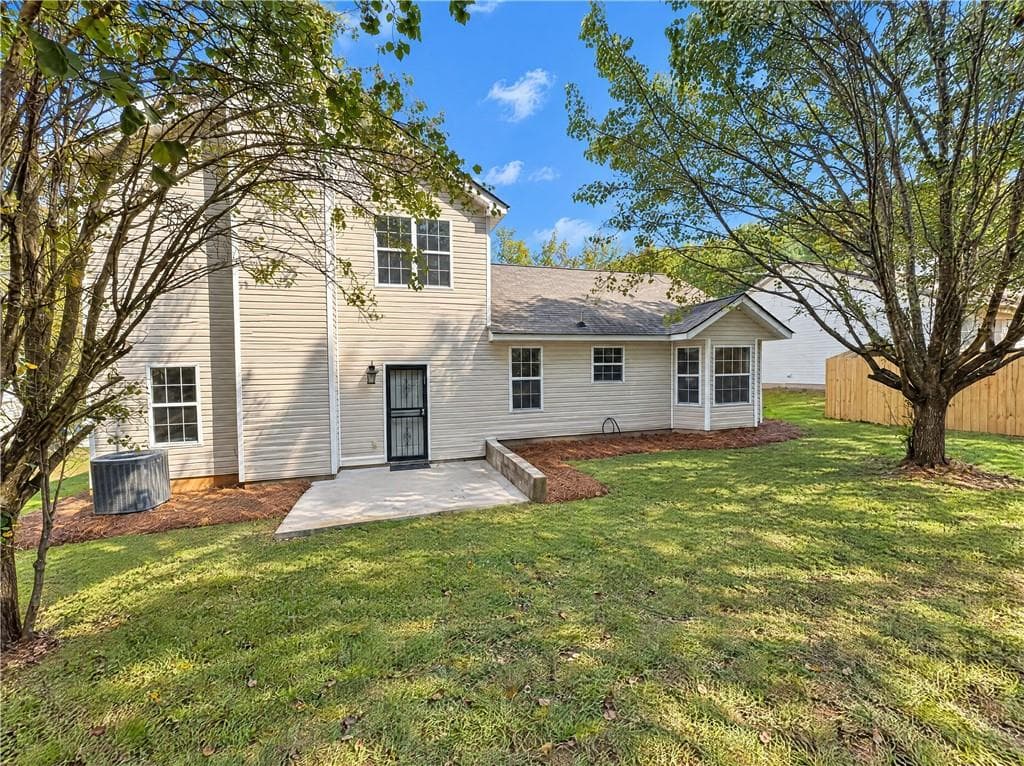 3 bedroom, 3 bathroom, 2,016 sq ft single family residence for sale at 2197 Hidden Creek Drive, Decatur, GA 30035 — photo 5