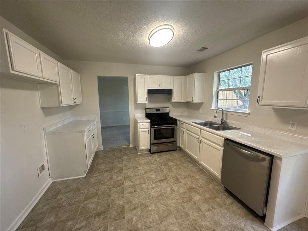 3 bedroom, 3 bathroom, 2,016 sq ft single family residence for sale at 2197 Hidden Creek Drive, Decatur, GA 30035 — photo 9