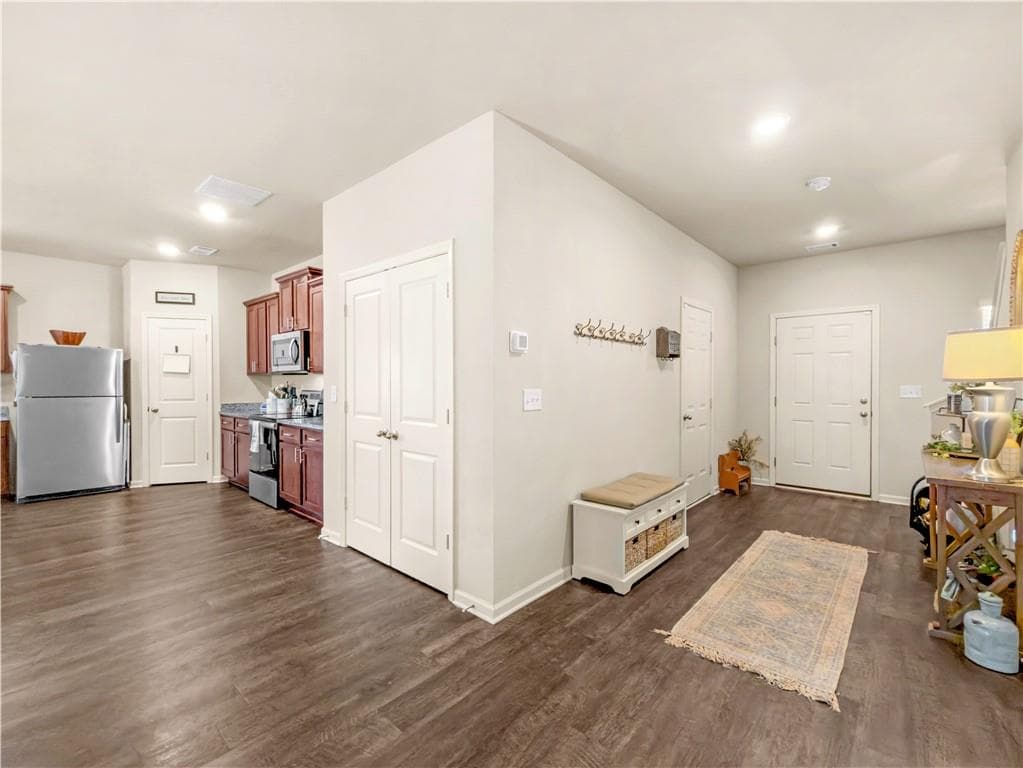 3 bedroom, 3 bathroom, 2,095 sq ft single family residence for rent at 200 Oliver Drive, Locust Grove, GA 30248 for $2,100 a month — photo 4