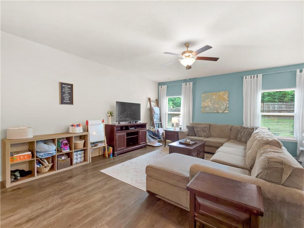 3 bedroom, 3 bathroom, 2,095 sq ft single family residence for rent at 200 Oliver Drive, Locust Grove, GA 30248 for $2,100 a month — photo 5