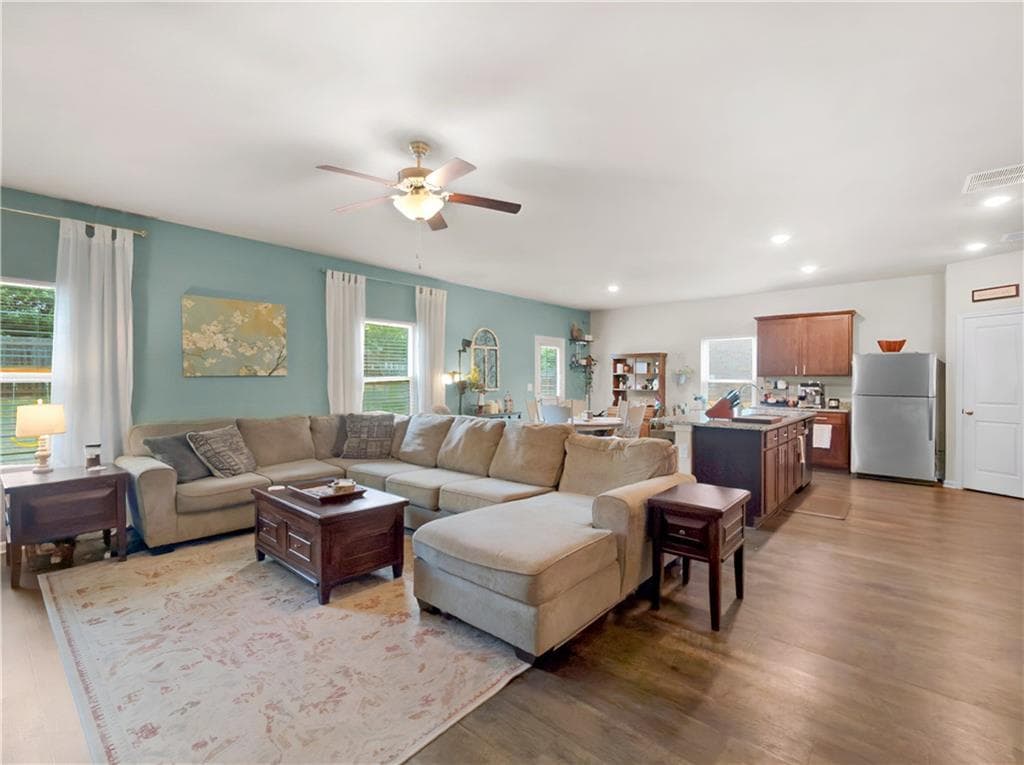 3 bedroom, 3 bathroom, 2,095 sq ft single family residence for rent at 200 Oliver Drive, Locust Grove, GA 30248 for $2,100 a month — photo 6
