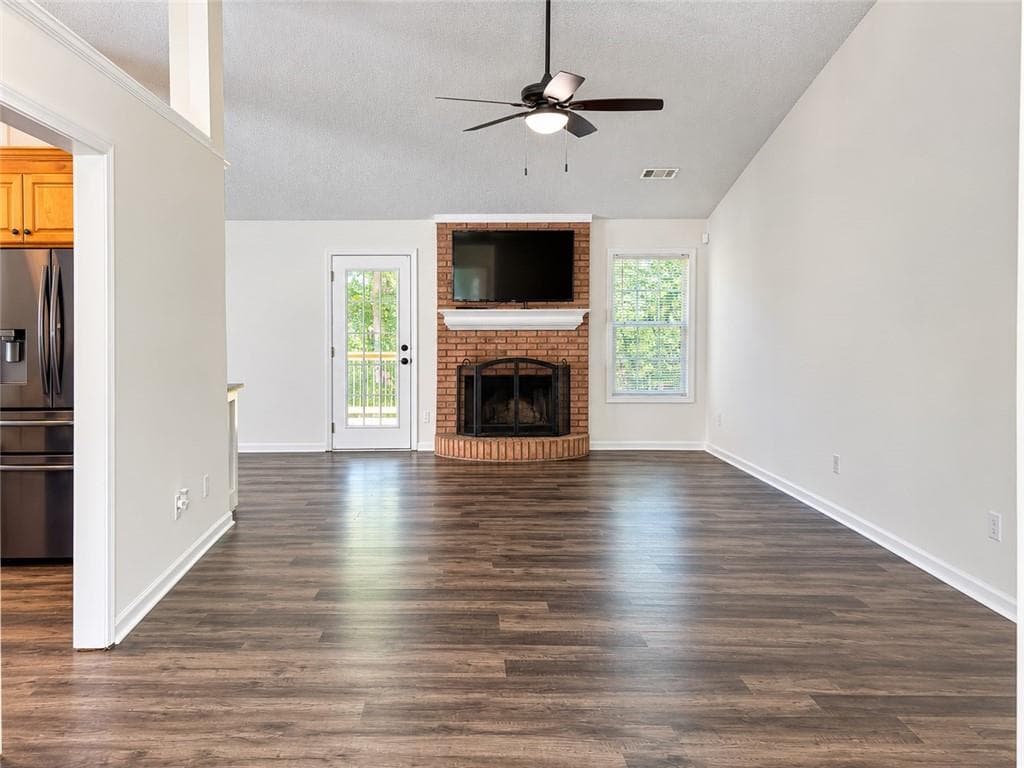 3 bedroom, 2 bathroom, 1,876 sq ft single family residence for sale at 603 Mossy Trace, Winder, GA 30680 — photo 3