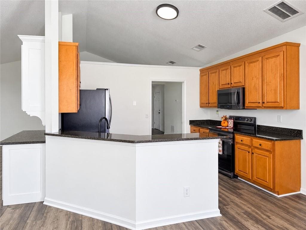 3 bedroom, 2 bathroom, 1,876 sq ft single family residence for sale at 603 Mossy Trace, Winder, GA 30680 — photo 5