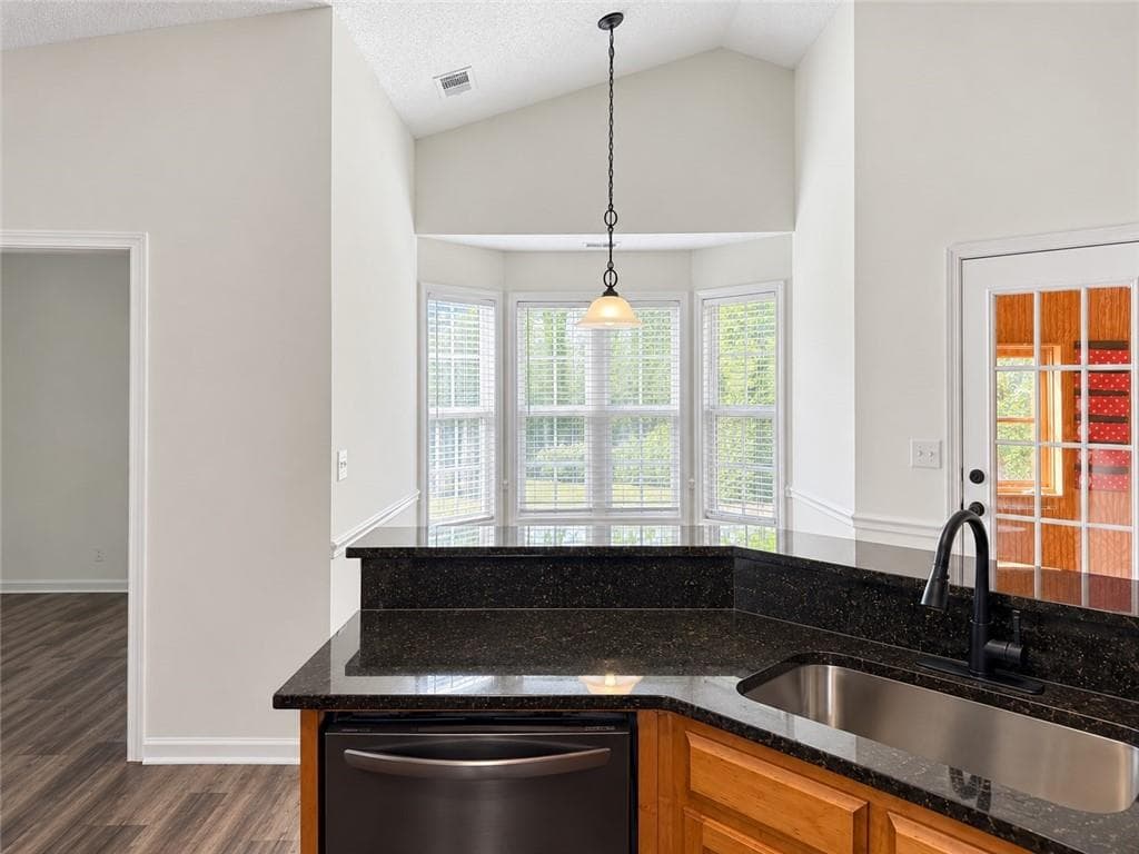3 bedroom, 2 bathroom, 1,876 sq ft single family residence for sale at 603 Mossy Trace, Winder, GA 30680 — photo 6