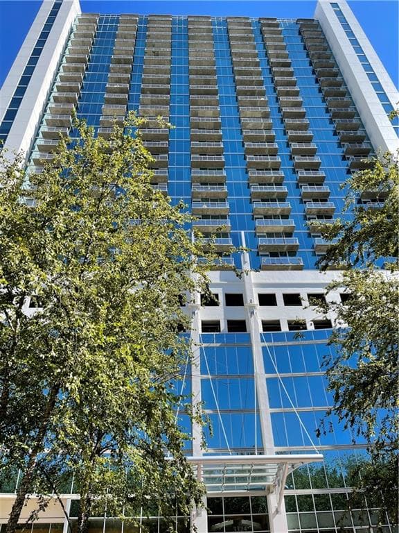 1 bedroom, 1 bathroom, 706 sq ft condominium for rent at 3324 Peachtree Road 2117, Atlanta, GA 30326 for $2,000 a month — photo 1 of 1