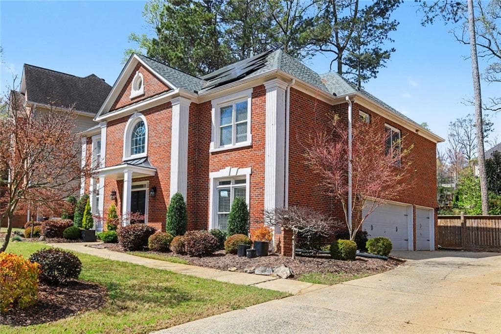 5 bedroom, 5 bathroom, 3,351 sq ft single family residence for sale at 5219 Tealing Drive, Roswell, GA 30075 — photo 3