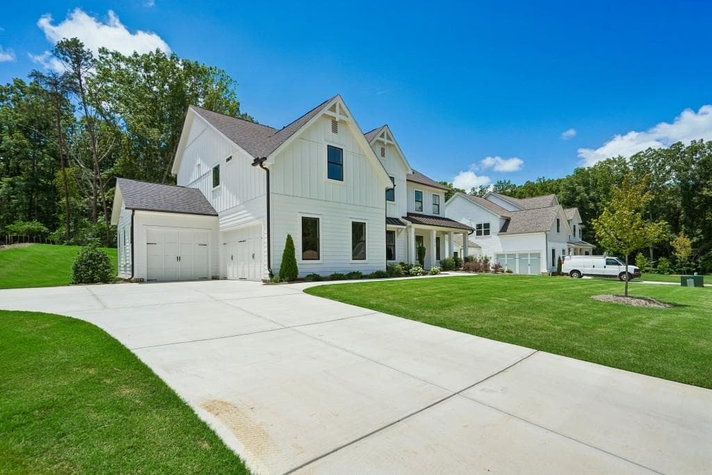 5 bedroom, 4 bathroom, 3,590 sq ft single family residence for sale at 4615 Greyson Manor Drive, Cumming, GA 30041 — photo 3