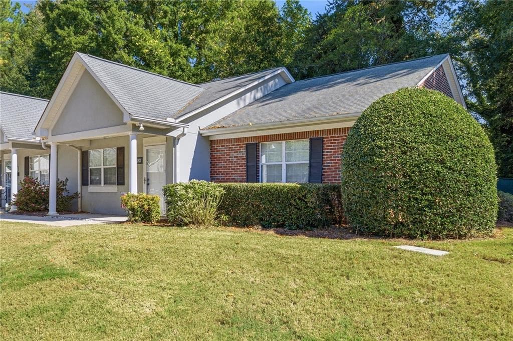 2 bedroom, 2 bathroom, 984 sq ft single family residence for sale at 2937 Florence Drive, Gainesville, GA 30504 — photo 2