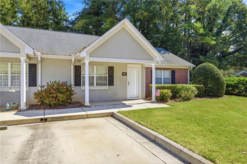 2 bedroom, 2 bathroom, 984 sq ft single family residence for sale at 2937 Florence Drive, Gainesville, GA 30504 — photo 3
