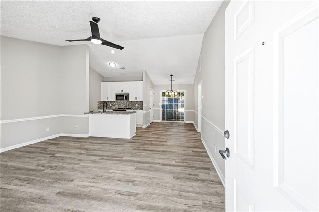 2 bedroom, 2 bathroom, 984 sq ft single family residence for sale at 2937 Florence Drive, Gainesville, GA 30504 — photo 5