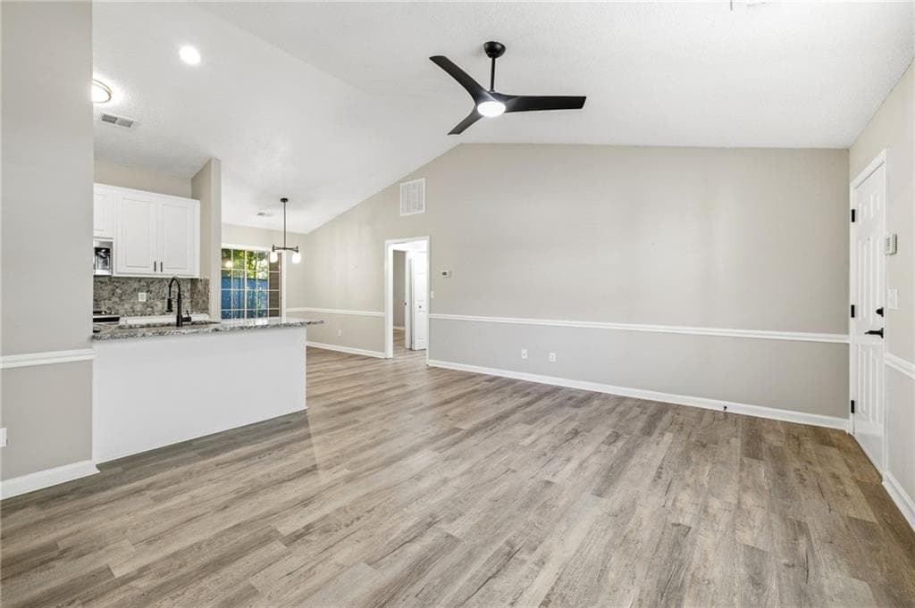 2 bedroom, 2 bathroom, 984 sq ft single family residence for sale at 2937 Florence Drive, Gainesville, GA 30504 — photo 8