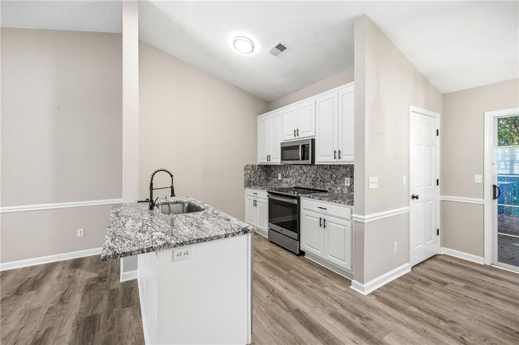 2 bedroom, 2 bathroom, 984 sq ft single family residence for sale at 2937 Florence Drive, Gainesville, GA 30504 — photo 9
