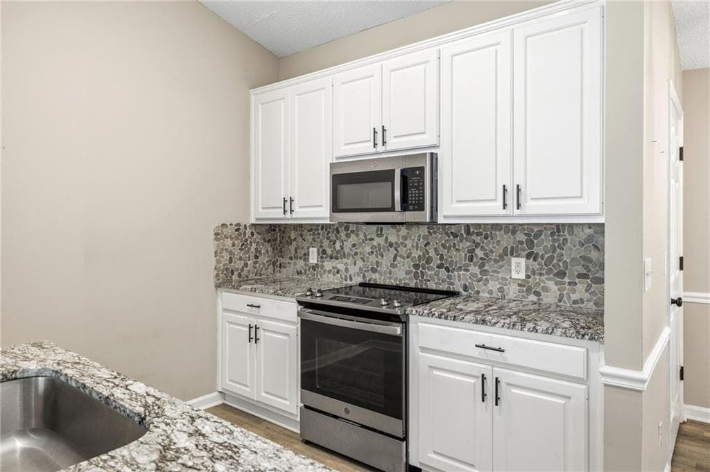 2 bedroom, 2 bathroom, 984 sq ft single family residence for sale at 2937 Florence Drive, Gainesville, GA 30504 — photo 10
