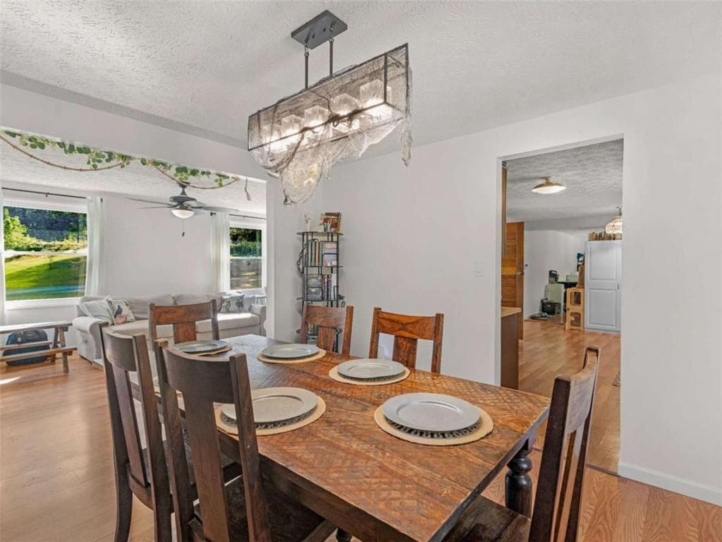 6 bedroom, 4 bathroom, 3,252 sq ft single family residence for sale at 2665 Shaw Road, Marietta, GA 30066 — photo 4