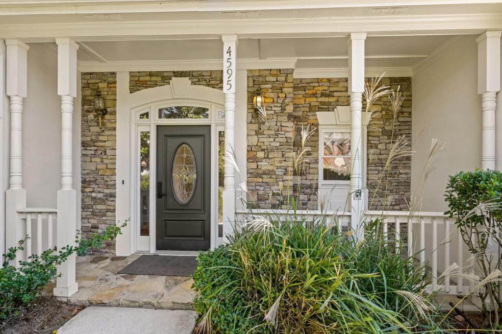4 bedroom, 3 bathroom, 3,400 sq ft single family residence for rent at 4595 Windsor Gate Court, Sandy Springs, GA 30342 for $5,200 a month — photo 3