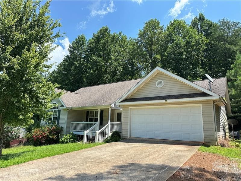 3 bedroom, 2 bathroom, 1,575 sq ft single family residence for rent at 86 Horserange Vista Road, Cleveland, GA 30528 for $2,200 a month — photo 1 of 16