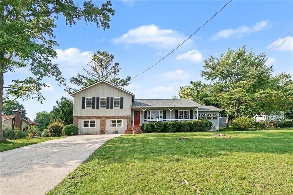 4 bedroom, 3 bathroom, 2,045 sq ft single family residence for sale at 1117 Malibu Drive, Marietta, GA 30066 — photo 3