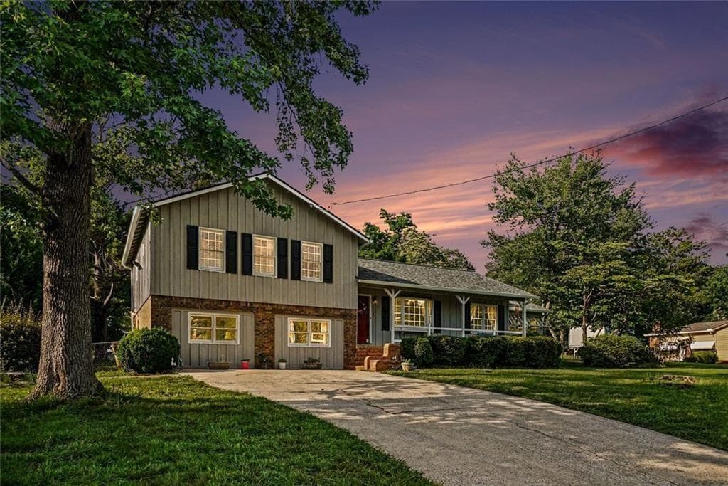4 bedroom, 3 bathroom, 2,045 sq ft single family residence for sale at 1117 Malibu Drive, Marietta, GA 30066 — photo 4
