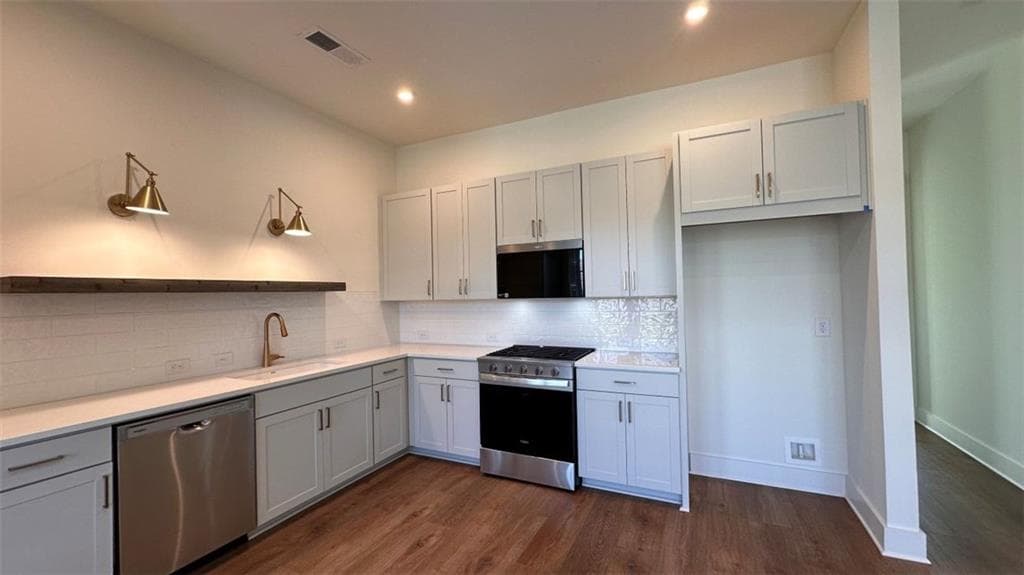 2 bedroom, 2 bathroom, 921 sq ft condominium for sale at 924 Hughley Circle 11, Atlanta, GA 30316 — photo 3