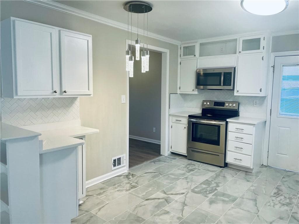 4 bedroom, 3 bathroom, 1,727 sq ft single family residence for rent at 471 Village Green Court, Lilburn, GA 30047 for $2,399 a month — photo 2