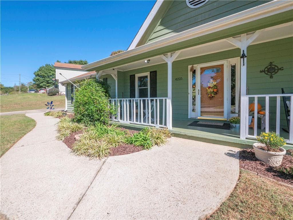 3 bedroom, 2 bathroom, 1,318 sq ft single family residence under contract at 4225 Rolling Ridge, Gillsville, GA 30543 — photo 3
