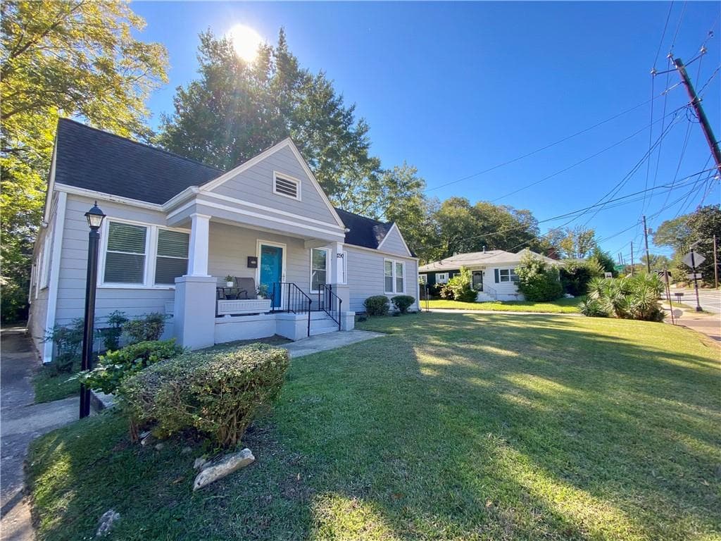 4 bedroom, 2 bathroom, 1,753 sq ft single family residence for rent at 1290 M L King Jr Drive, Atlanta, GA 30314 for $2,500 a month — photo 1 of 14