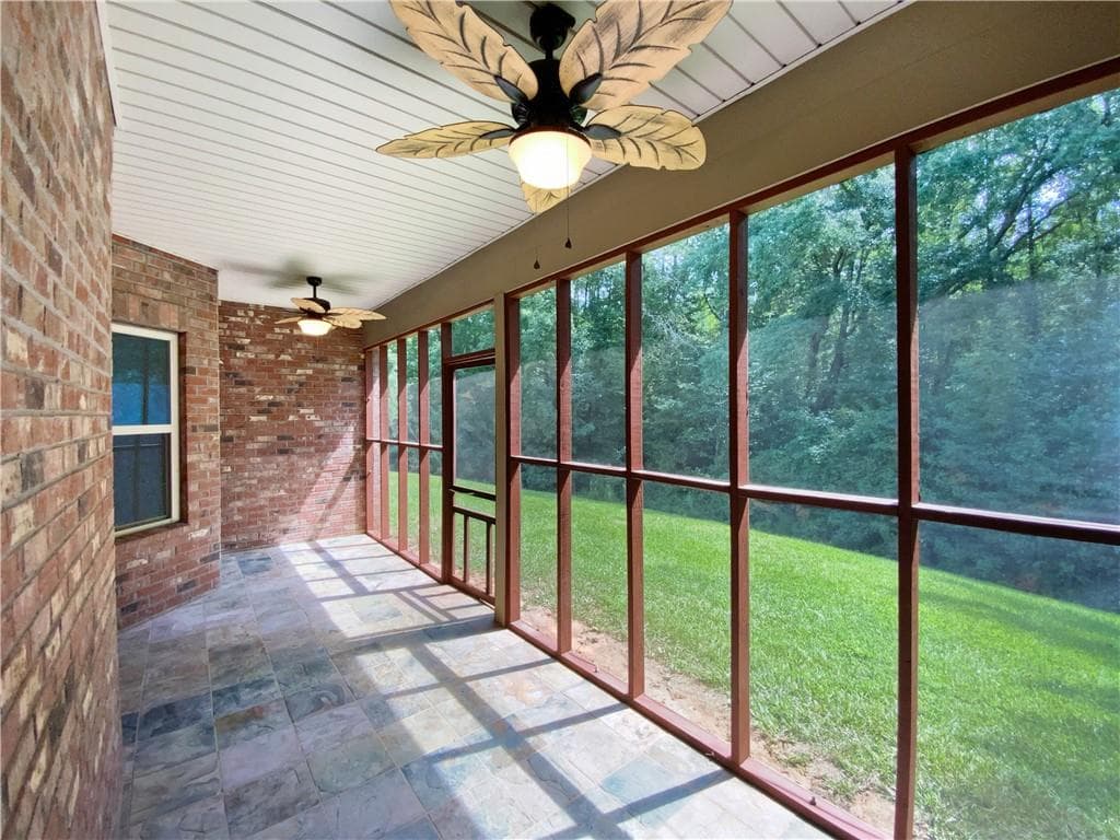 4 bedroom, 2 bathroom, 2,458 sq ft single family residence for sale at 1037 Yorkshire Drive, Griffin, GA 30223 — photo 8