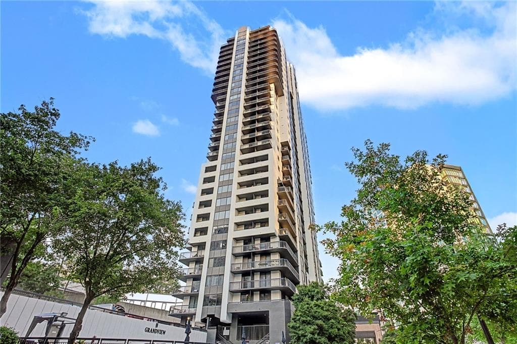 2 bedroom, 2 bathroom, 1,265 sq ft condominium for sale at 3481 Lakeside Drive 2107, Atlanta, GA 30326 — photo 1 of 37