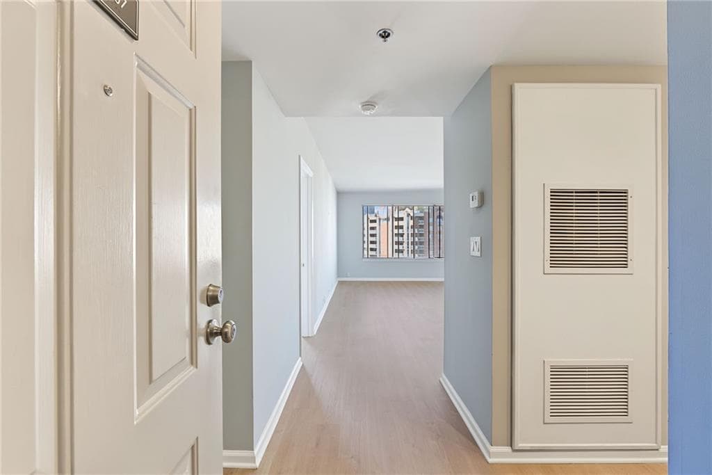 2 bedroom, 2 bathroom, 1,265 sq ft condominium for sale at 3481 Lakeside Drive 2107, Atlanta, GA 30326 — photo 3