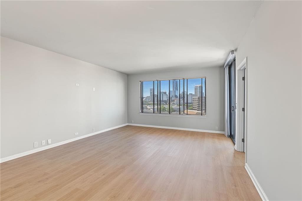 2 bedroom, 2 bathroom, 1,265 sq ft condominium for sale at 3481 Lakeside Drive 2107, Atlanta, GA 30326 — photo 6